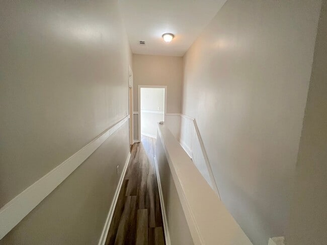 Building Photo - 3 BED | 2 BATH | VICTORIAN DISTRICT | PRIVATE BACK PATIO
