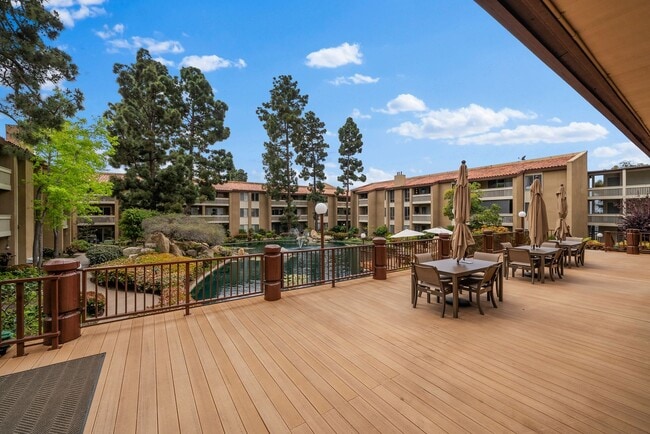 Building Photo - Beautiful 2BD/2BA Condo in Prime Pacific Beach Location! THIS UNIT IS UNFURNISHED