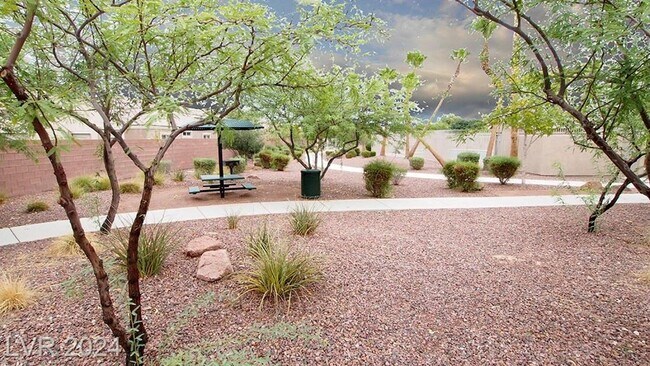 Building Photo - SILVERADO RANCH SINGLE STORY PATIO HOME IN...