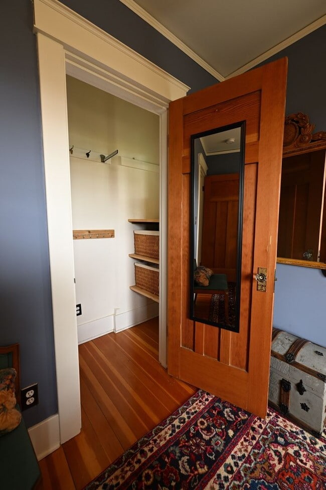 Building Photo - 3bd/2ba Seattle Home