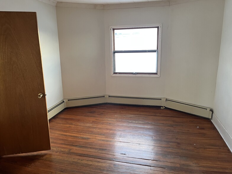 Building Photo - 3316 Greenwood Ave