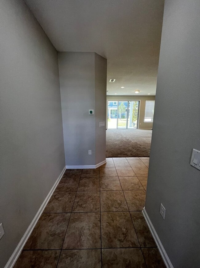 Building Photo - 3/2.5 Townhome in Holly Forest!