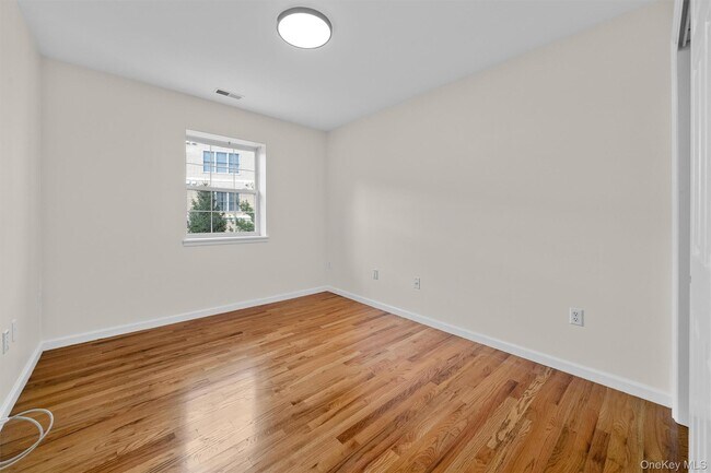Building Photo - 10-12-12 Chestnut St