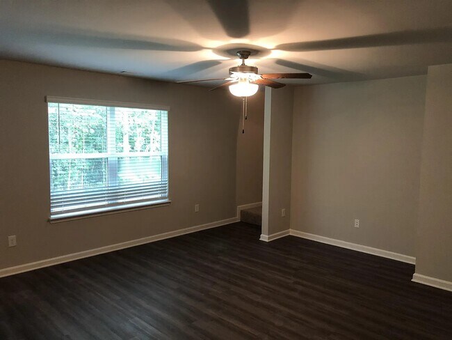Building Photo - 1155 Oak Hollow Ln