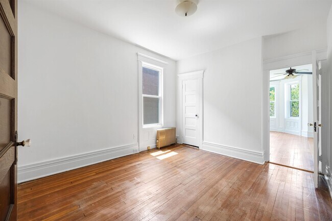 Building Photo - 258 Woodlawn Ave
