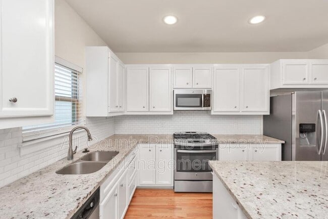 Building Photo - 3627 Main Plaza Dr