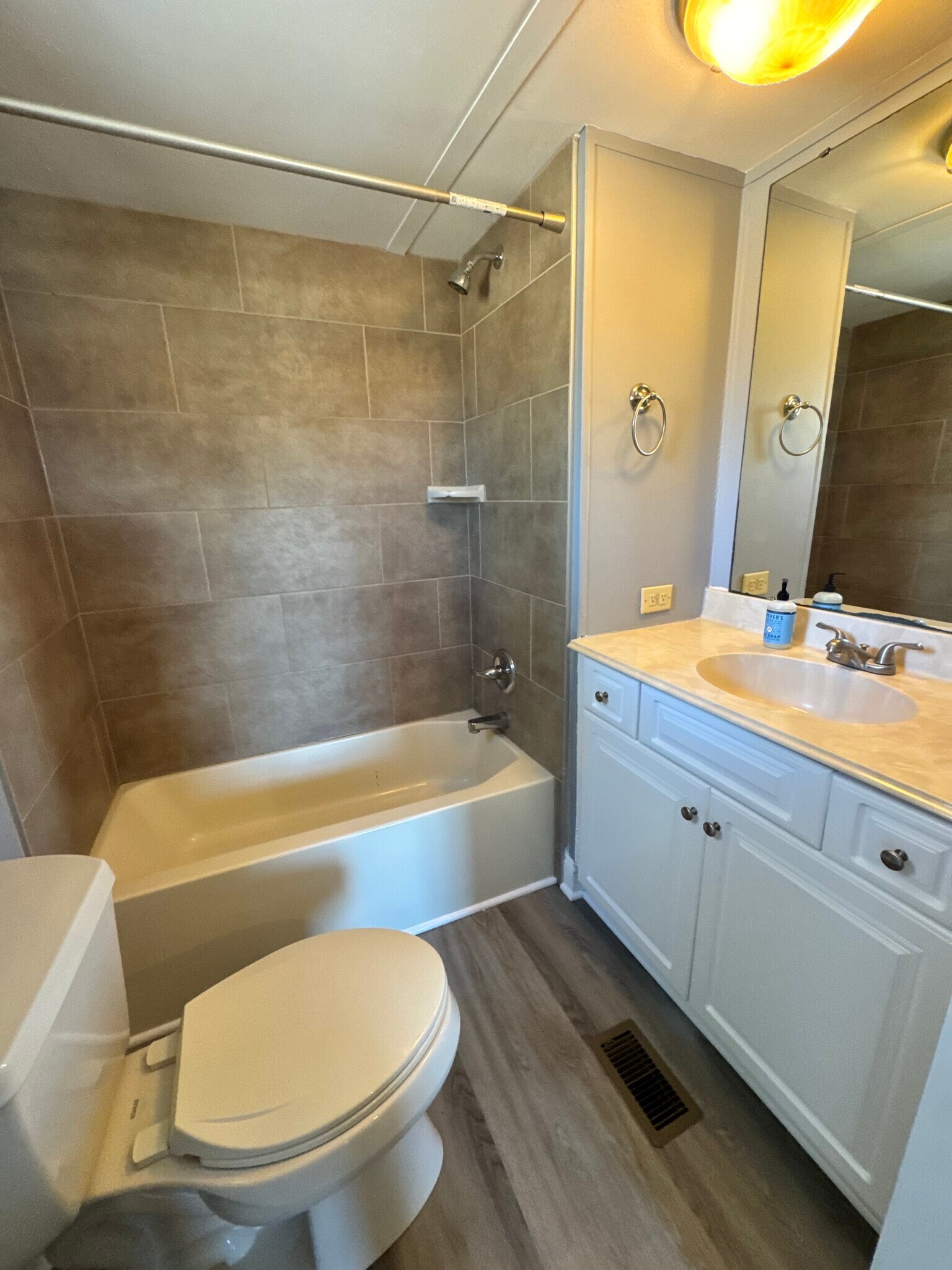 Building Photo - 3739 Whispering Pines Dr