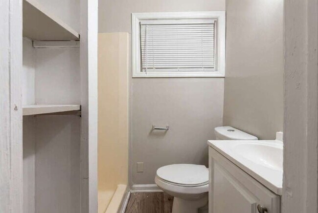 Building Photo - 1111 Henry Ave