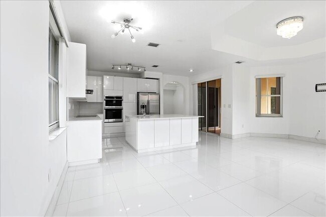 Building Photo - 3802 SW 165th Terrace