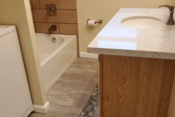 Building Photo - 421 N Ditmar St