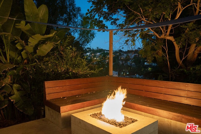 Building Photo - 1530 Elevado St