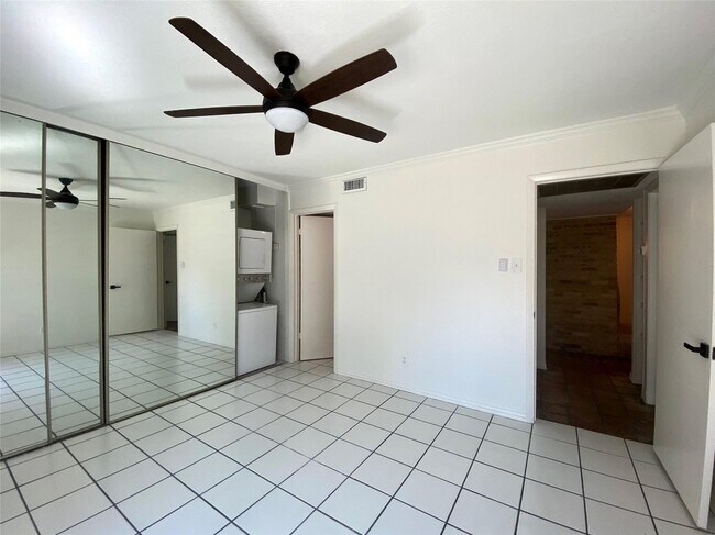 Building Photo - 5916 Birchbrook Dr