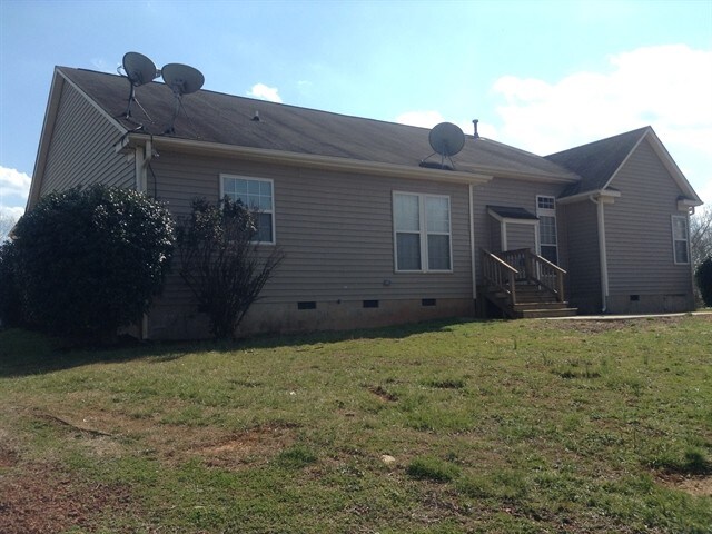 Building Photo - 2512 Kings Farm Way