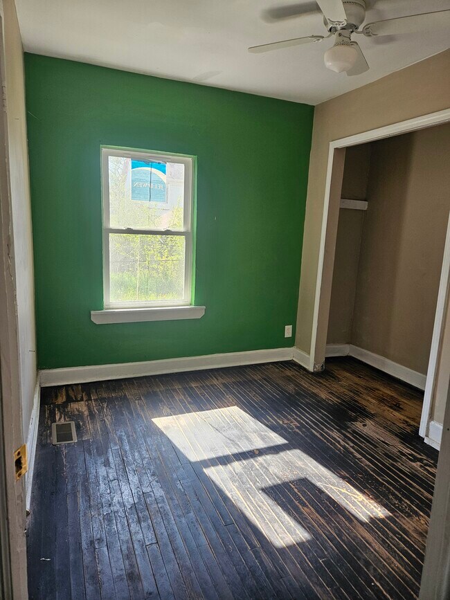 Building Photo - 14033 Cherrylawn St