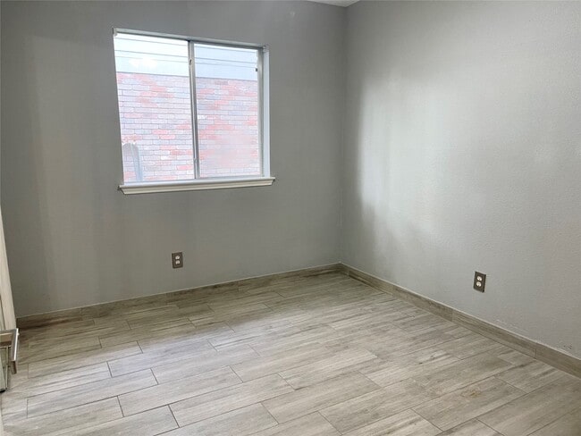 Building Photo - 8318 Hot Springs Dr