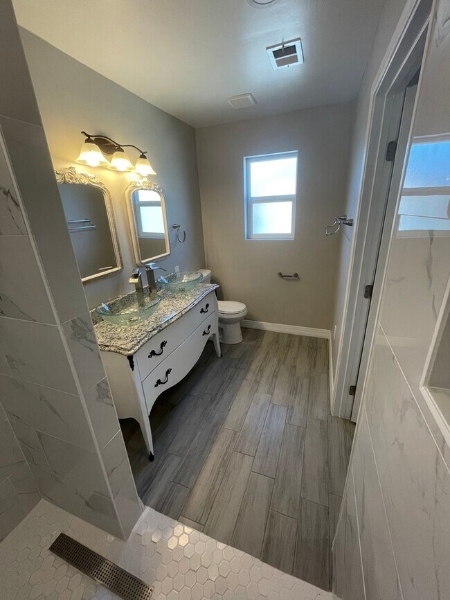Building Photo - Fully Remodeled Tempe