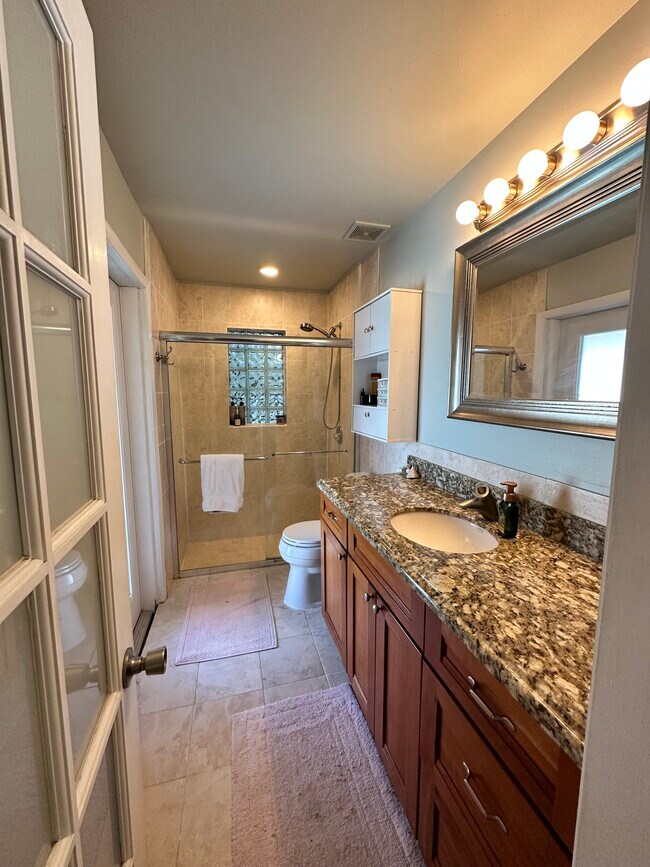 Building Photo - 3036 Coral Shores Dr