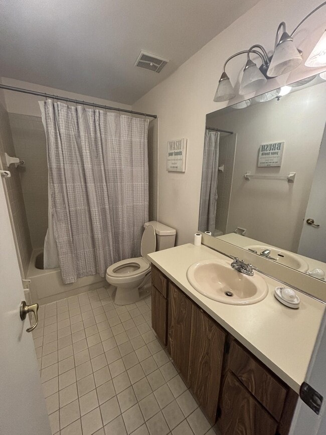 Building Photo - 110 SE 7th St