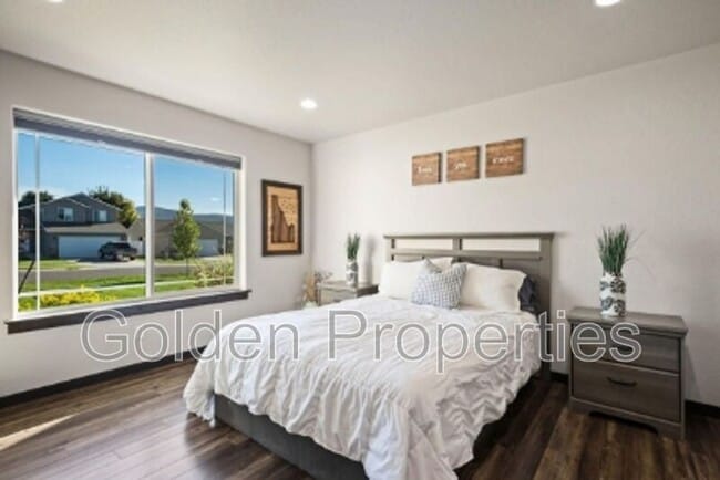 Building Photo - 1505 E Yellowstone Ave