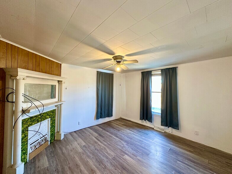 Building Photo - 628 Superior St