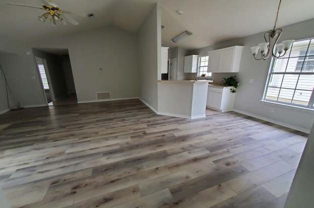 Building Photo - 852 Ladner Dr