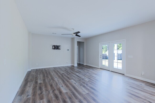 Building Photo - 3729 Old Macon Darien Rd