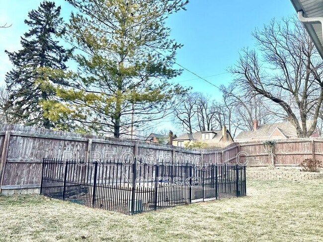 Building Photo - 4928 Happy Hollow Blvd