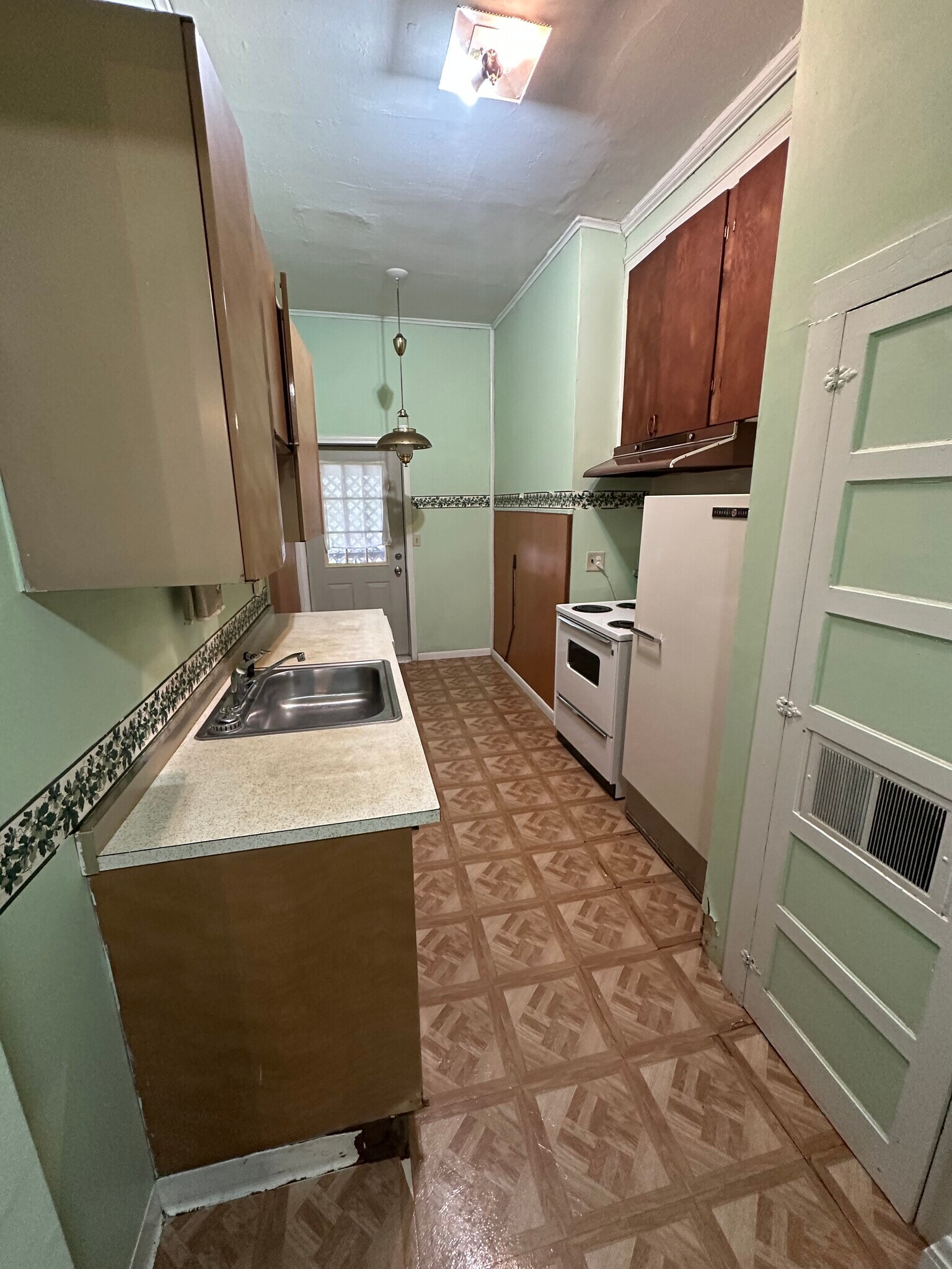 Kitchen - 926 Diamond Park