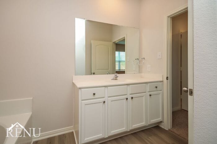 Building Photo - 25334 Shadowdale Dr