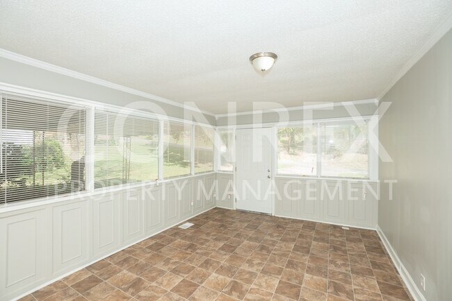 Building Photo - Home with Sunroom!