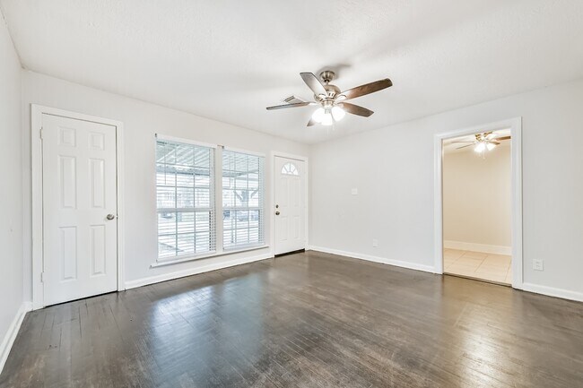 Building Photo - 5855 Beldart St