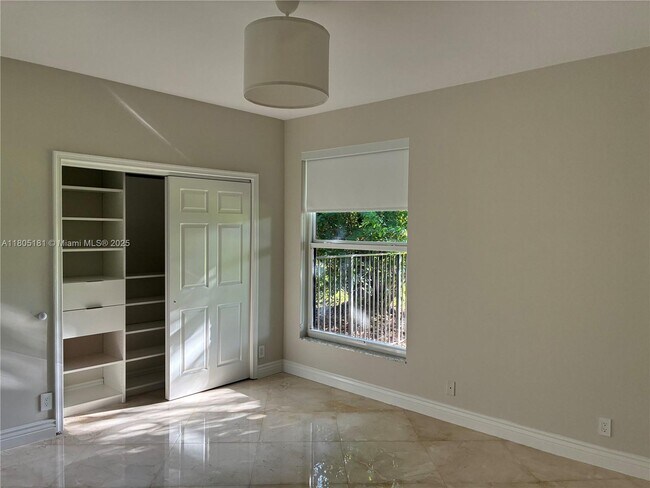 Building Photo - 384 Coconut Cir