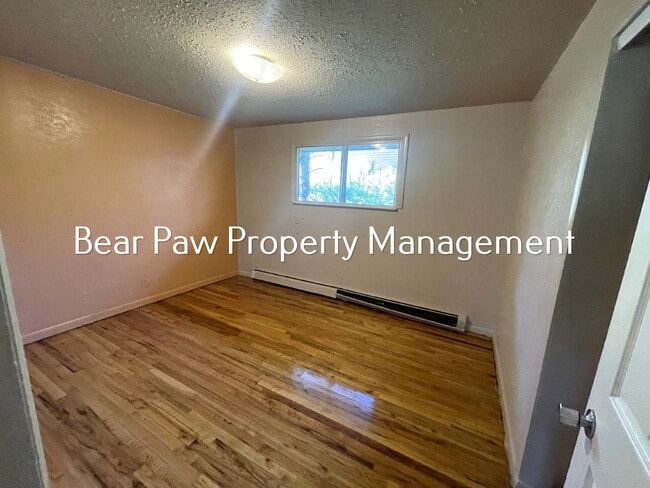 Building Photo - Cute upper level duplex in Kittredge!!