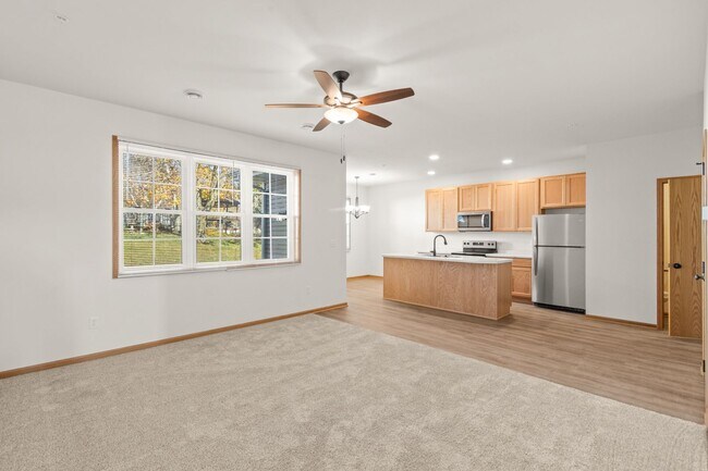 Building Photo - 544