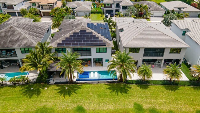 Building Photo - 17119 Aquavera Way