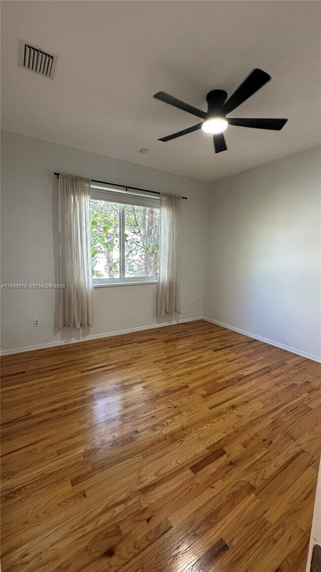 Building Photo - 3063 Center St