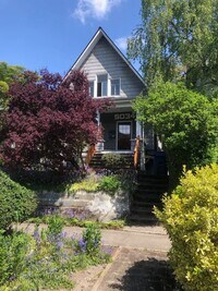 Building Photo - University Duplex
