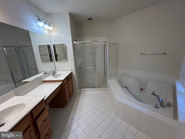 Building Photo - 5658 Lierman Cir