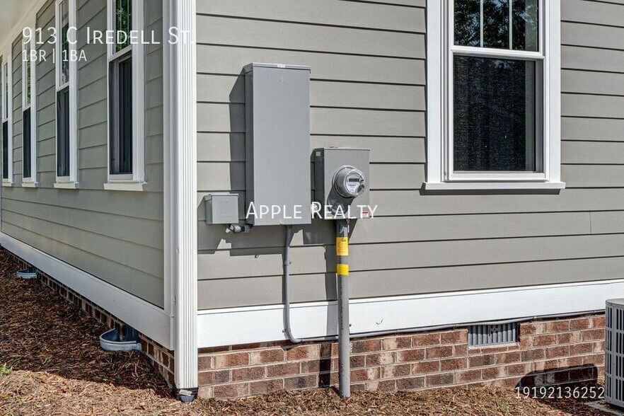 Building Photo - 913c Iredell St