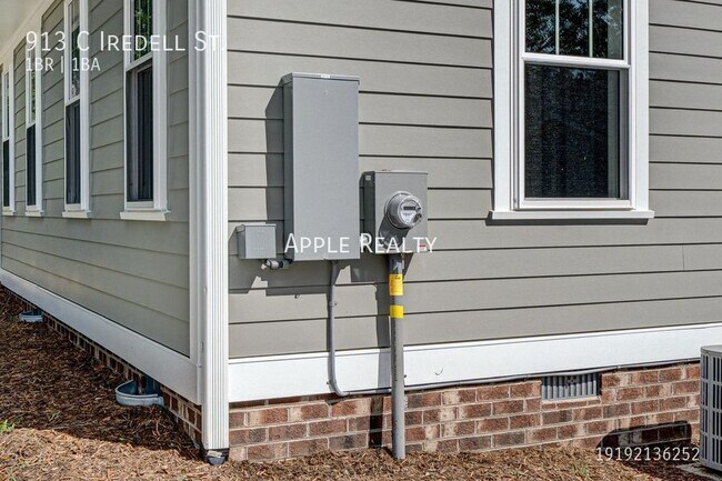 Building Photo - 913 Iredell St