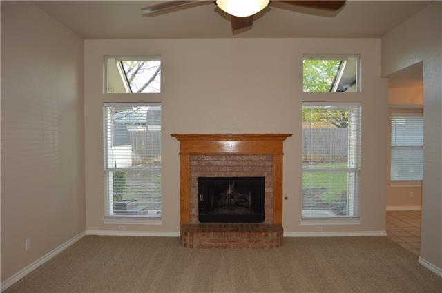 Building Photo - Spacious 3/2/2 For Lease