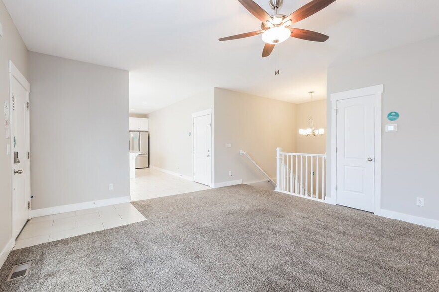 Building Photo - 3819 E Cunninghill Dr