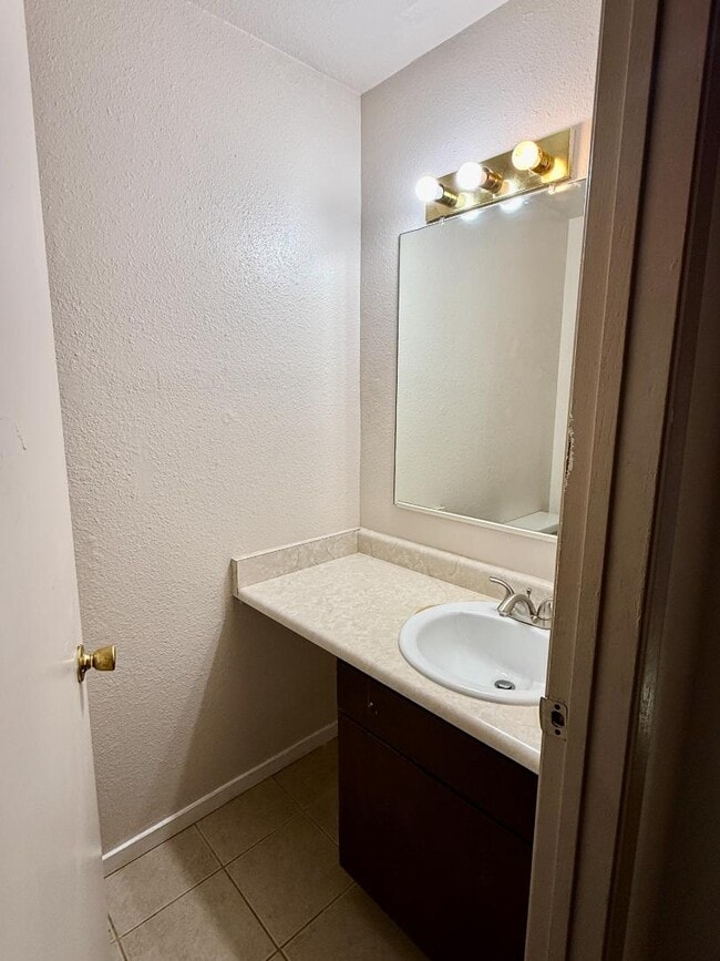 Building Photo - 505 NW D St