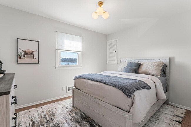 Building Photo - 445 S Riverside Dr