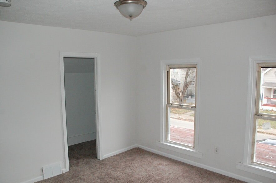 Building Photo - 575 W 13th St
