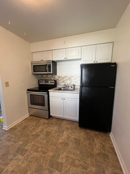 Building Photo - 4052 W Lake Rd