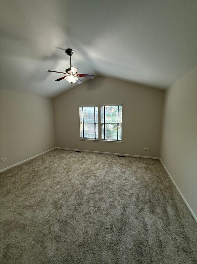 Building Photo - 5588 Cambridge Way