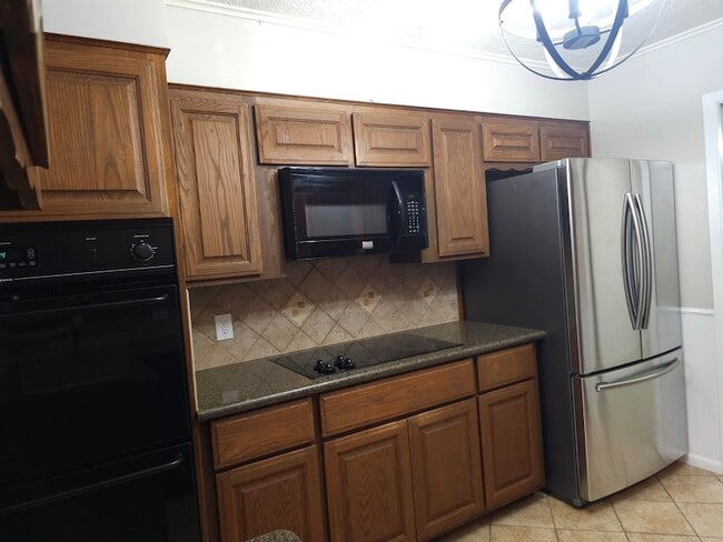 Building Photo - 3008 Tipps Dr