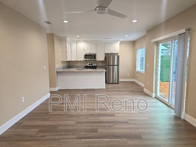 Building Photo - 452 Tracy Ln