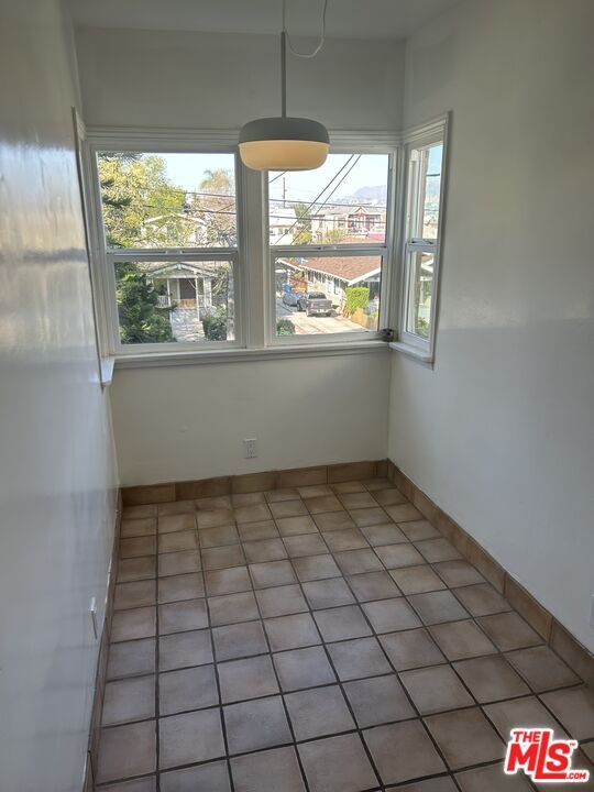 Building Photo - 1386 1/2 Edgecliffe Dr